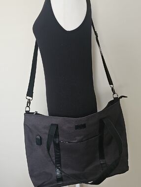 Black Weekender Tote Bag With Detachable Adjustable Straps